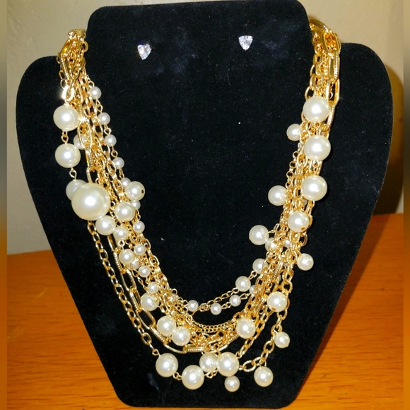 Fashion Necklace faux pearls and gold tone chains - Picture 1 of 2